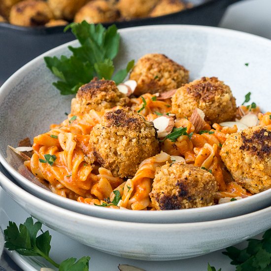 avocadopesto's tweet photo. My new favorite weeknight dinner: Vegan Meatballs Pasta with High Protein Lentil @ModernTableMeal Rotini and roasted red pepper sauce #EatModern #Noodz #ModernTableMeals #ad https://t.co/tN6nkuL3Qi https://t.co/CDxvL7ebRt
