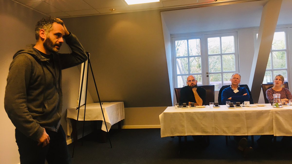 “Waarom leiden we eigenlijk kinderen op om het goede antwoord te geven? We zouden moeten opleiden voor het stellen van vragen! Dan ontwikkelen ze tot uitvinders. En díe hebben we nodig voor onze grote uitdagingen!” Arash Azaami op de studiereis van <a href="/wijzijnkatapult/">Wij zijn Katapult</a>