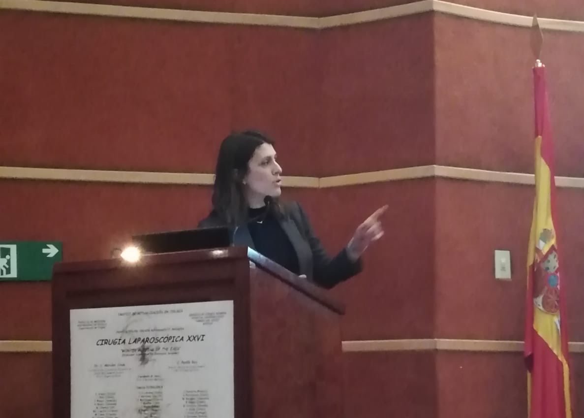 CirugiaHUVR's tweet photo. Espectacular ponencia sobre el uso del verde de indocianina en Cirugia Esofagogastrica por la Dra @anasenza de @CirugiaHUVR. https://t.co/jhu5YifCYo