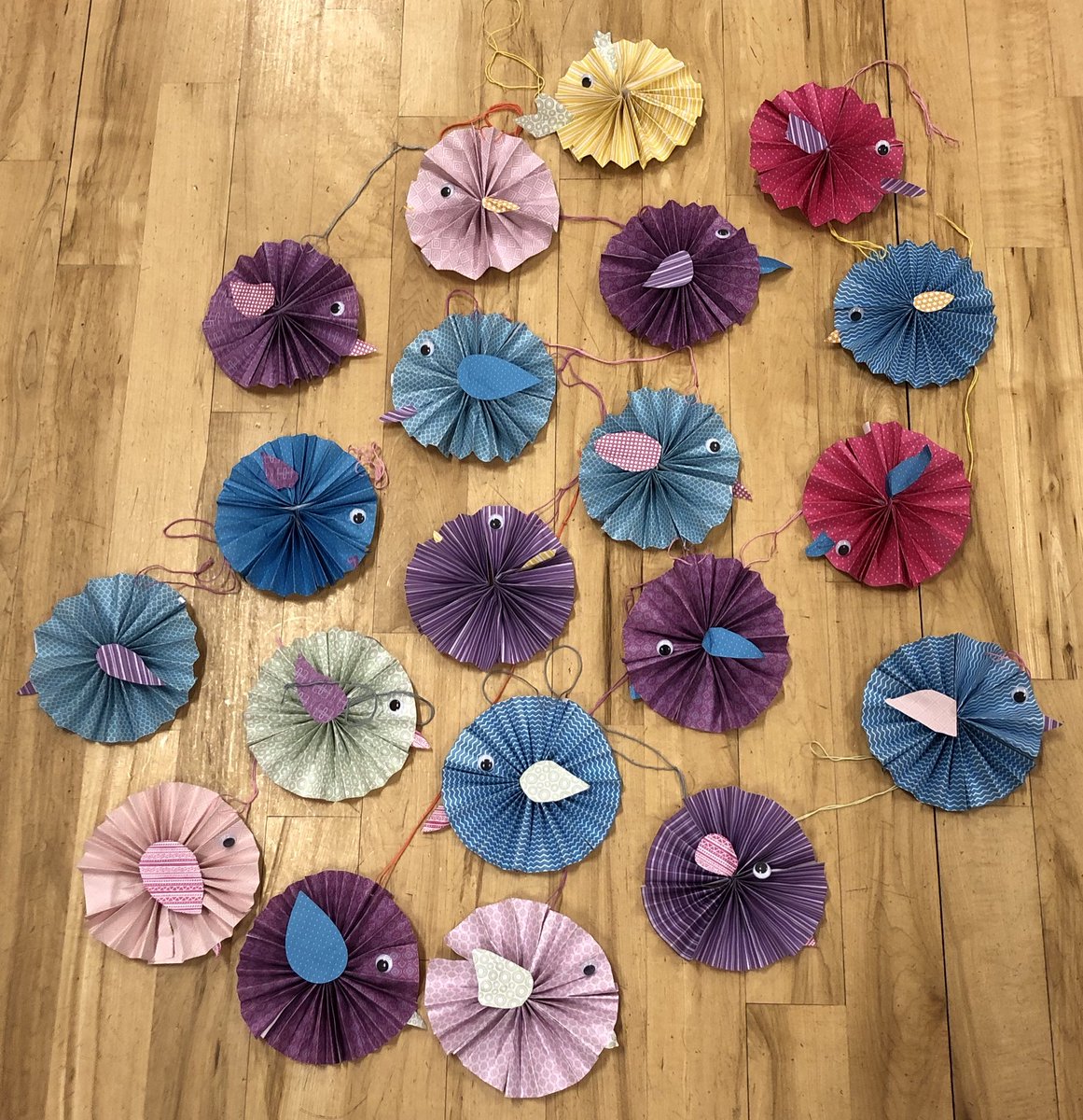 lucinda0710's tweet photo. An evening of creative paper folding just before we launch the @Girlguiding new programme with 24 eager Brownies https://t.co/m93JSWipRo