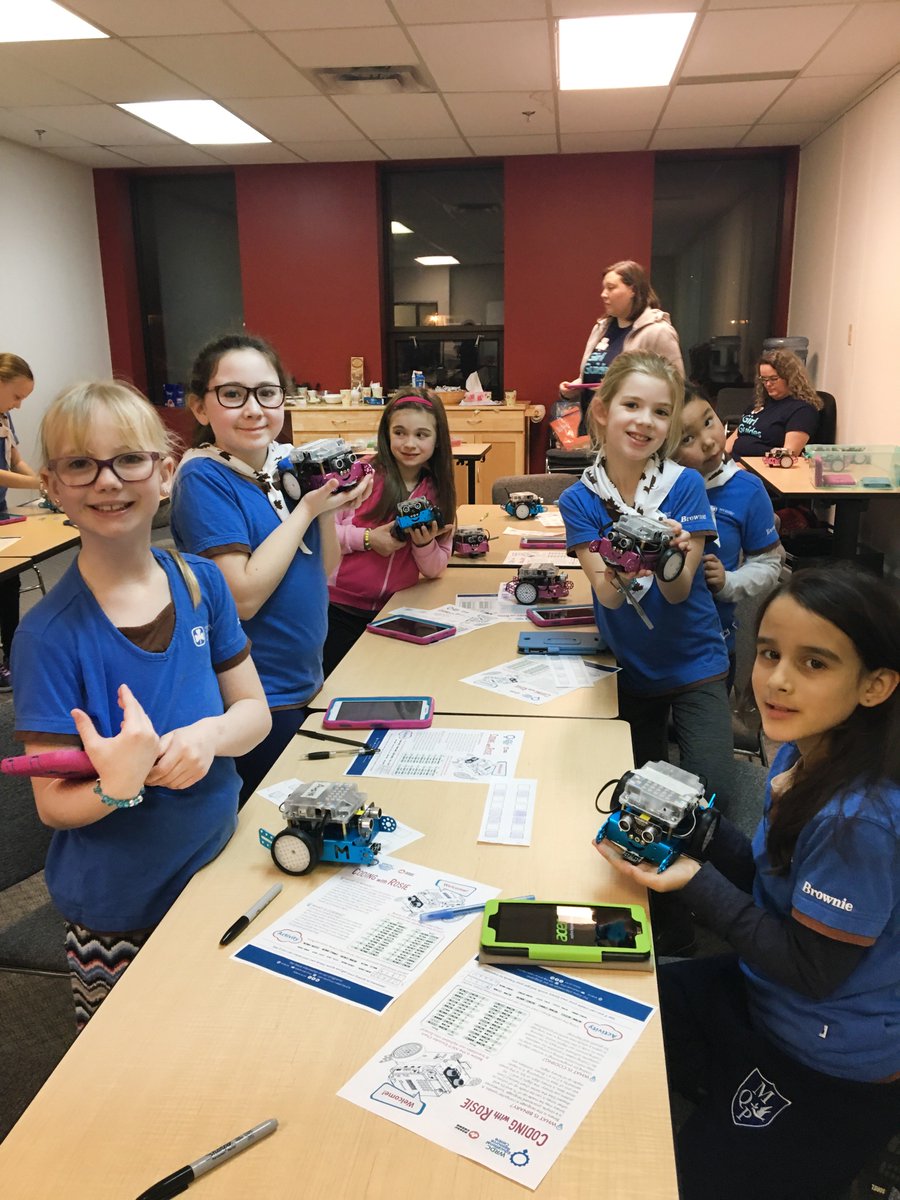 nlowe_org's tweet photo. The Brownies from the 49th Pleasantview District had fun earning their STEM badge in a session called Coding with Rosie! A special thank you to Betty Brazil from @WRDC_News and our acting CEO, Suzanne Fogwill, for making this happen! #girlguidebrownies #futurewomenintech https://t.co/dExHfCgqcz