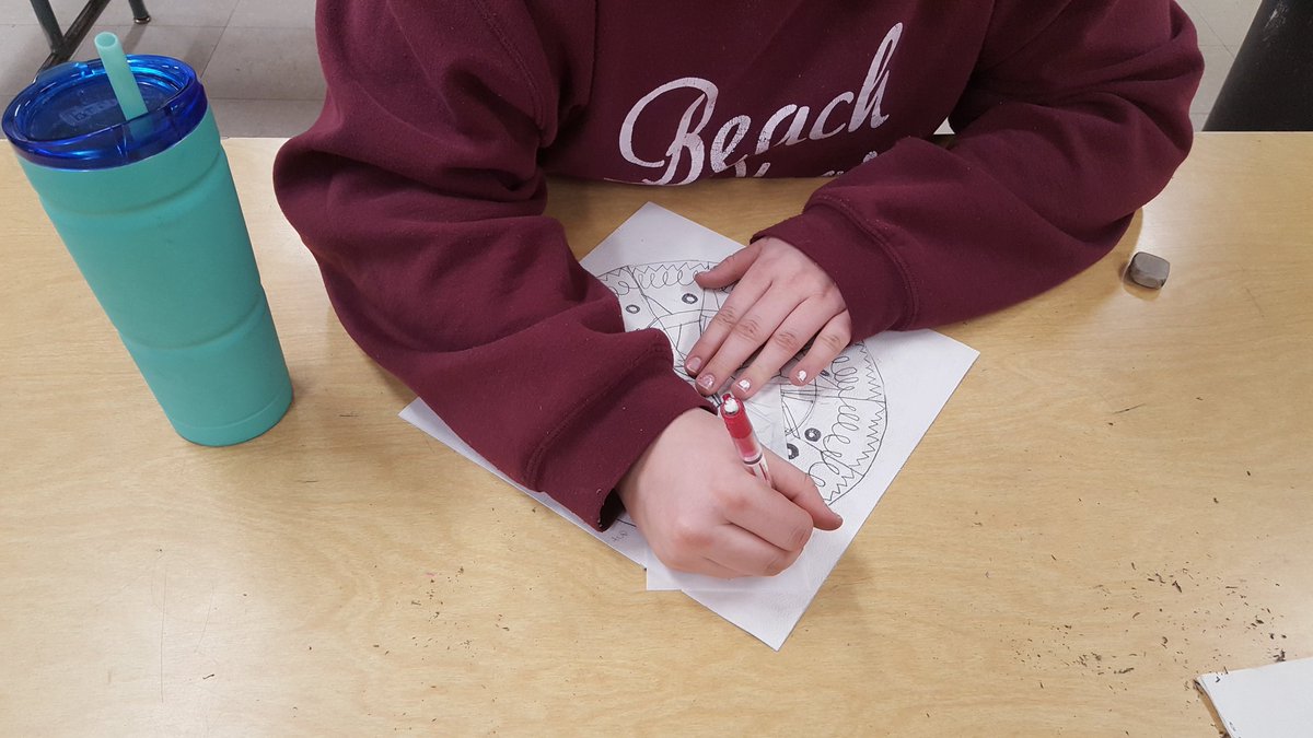 HamptonArtDept's tweet image. @hamptonhawks1 JH Art 8 working on Mandala inspired radial designs!! #jhart8 #balance #hamptonhawks1