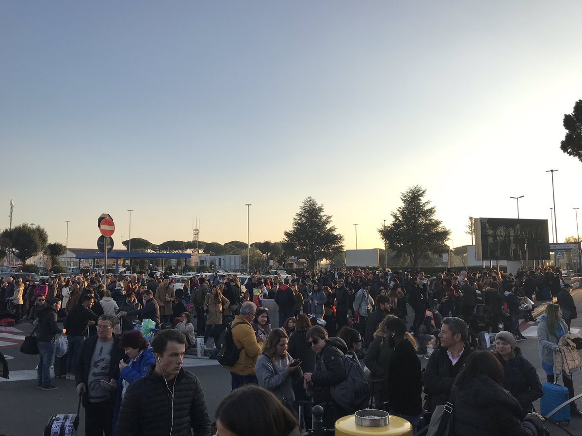 FabrizioAcq's tweet photo. @MinisteroDifesa @AeroportidiRoma @Esercito @ItalianAirForce @SM_Difesa @Agenzia_Ansa @Adnkronos @Agenzia_Italia @SkyNews @RaiNews @TgLa7 @MediasetTgcom24 @tg1online https://t.co/lYuxOlXXHx