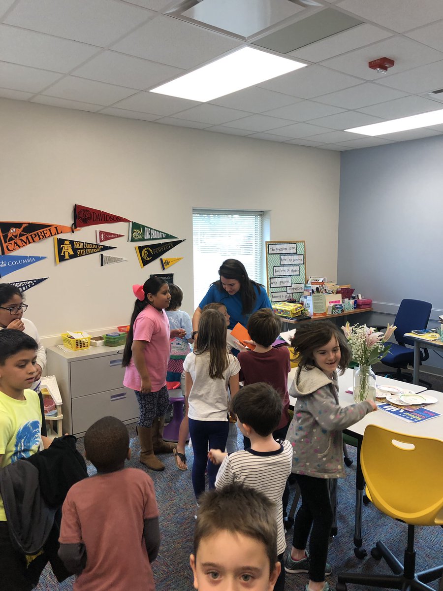 karitgillespie's tweet photo. We love our school counselor ❤️🧡💛💚💙💜#msbrocks #doingthingsright #spreadthelove @MsB_counselor @LHECMES https://t.co/bgUSG0cPiH