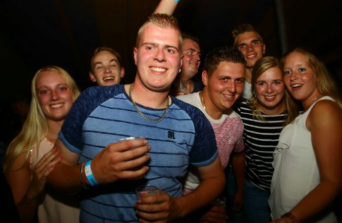 Het was weer een spannende wedstrijd onder de keten dit jaar. Tijdens deze 9e editie maken we een unicum meemaken. Niet één, maar twee keten behalen de titel ‘De beste keet van Nederland 2018’. Keet de Kelder en Keet de Tuchtige Pink winnen  een exclusief optreden van #MooiWark.