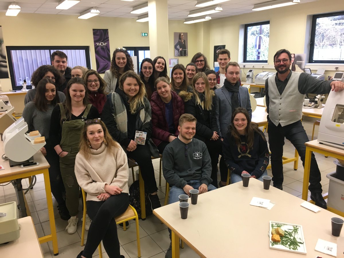 EcoleOptiqueLil's tweet photo. Ils sont durant les portes-ouvertes et salons les élèves qui vous accueillent,  renseignent, font visiter le campus, répondent à vos questions...
Un grand merci à nos Ambassadeurs qui répondent présents à chaque événement et portent haut les valeurs de leur école 👏🎉 https://t.co/FHLkTUSeej