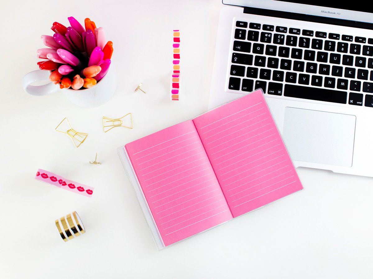 glossybelle's tweet photo. Have you been thinking of starting a bullet journal? If you're a beginner, here are all of the essential supplies and tools you'll need! 🍎🖍
👉🏻 https://t.co/hAxWiPgBZu #bulletjournal #bujo #planner #productivity #goals @BBlogRT #blogginggals #bloggerstribe #GRLPOWR @LovingBlogs https://t.co/rI2kDJH4fw