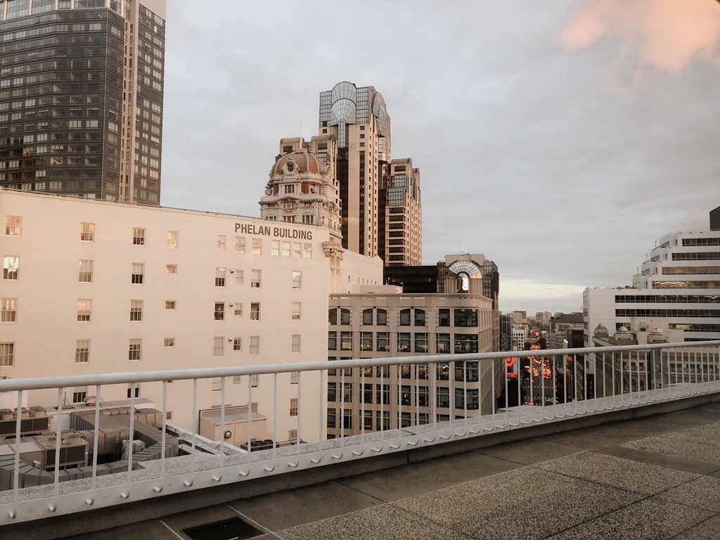 itssav16's tweet image. #FIDMLife : Golden hour on @FIDM SF campus 🌇🌆 #fidm