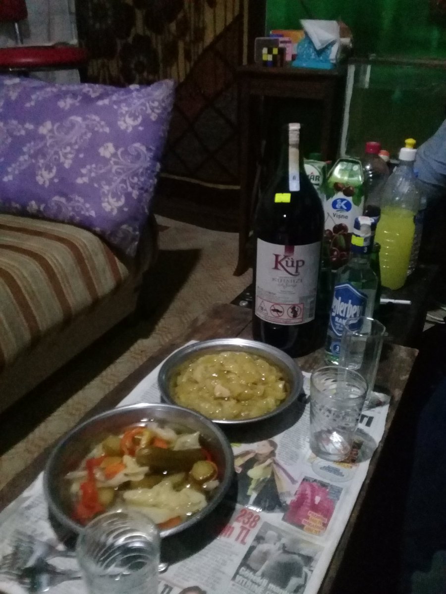 Rakıdan mı başlasam şaraptan mı bağ evinde