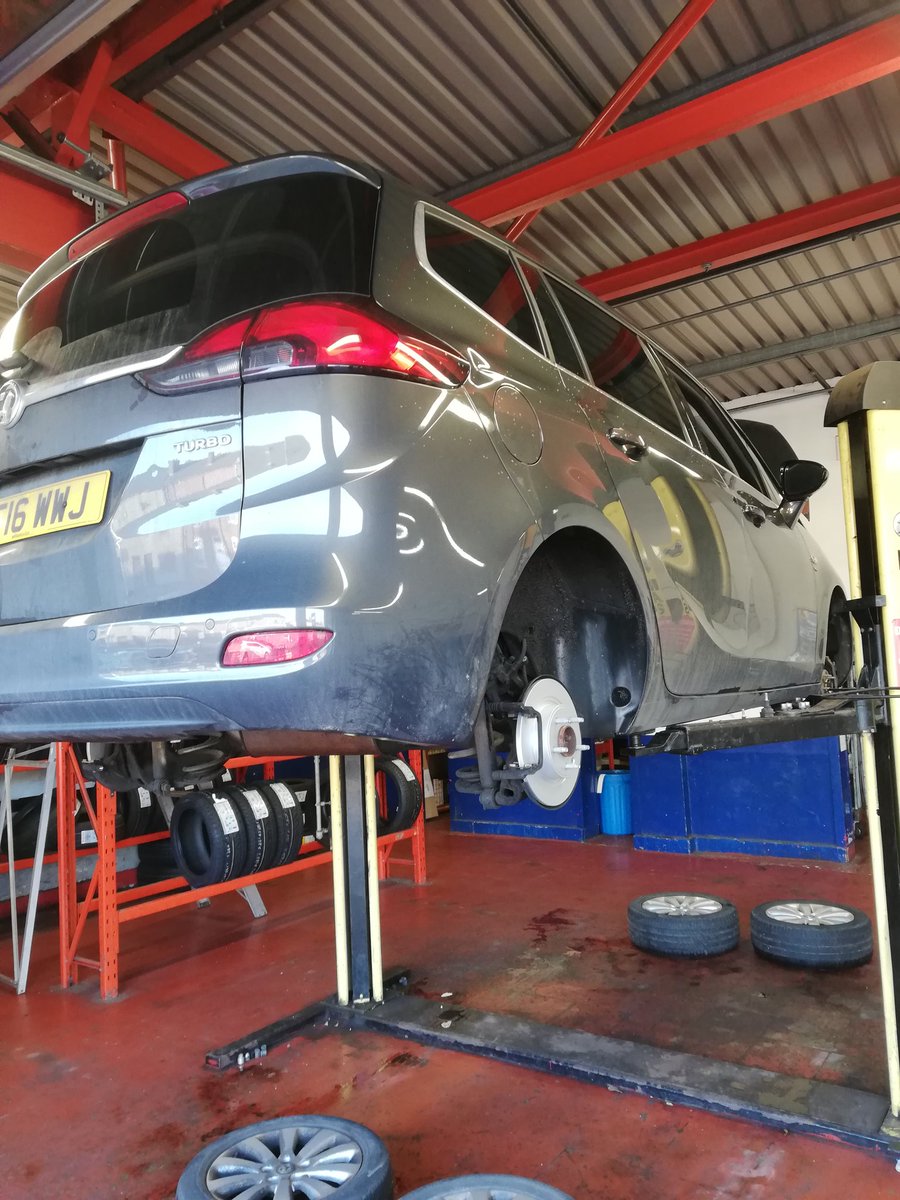 FollowMachine16's tweet image. Sat in Kwik fit for what seems a week waiting for them to sort out my piece of shit