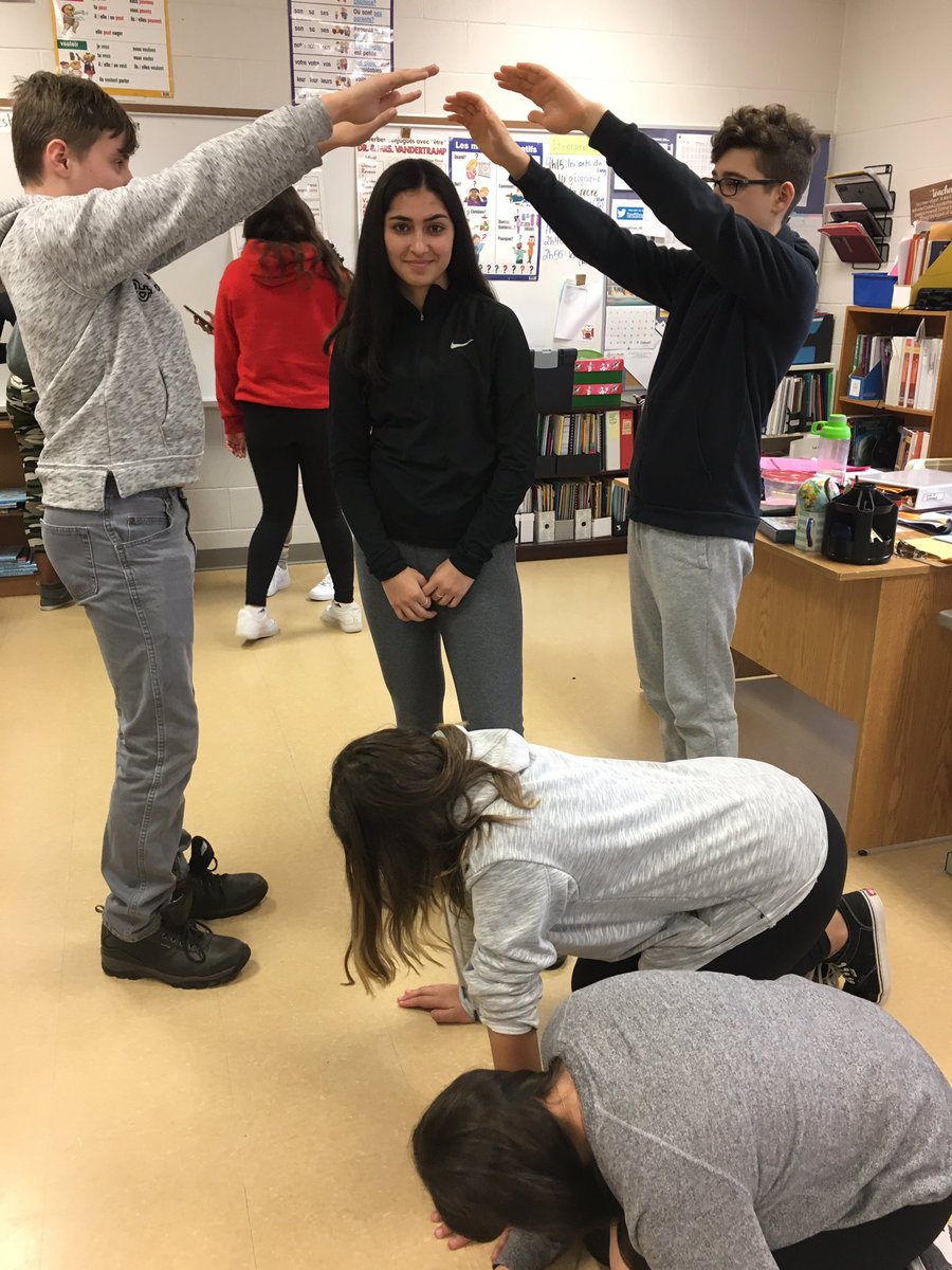 jolyn_commsso's tweet photo. En utilisant les contes de fรฉes, on crรฉe les tableaux. #8ef #ladrame @fazio_luana @MrsMoscosoHF https://t.co/nScs9n5NzX