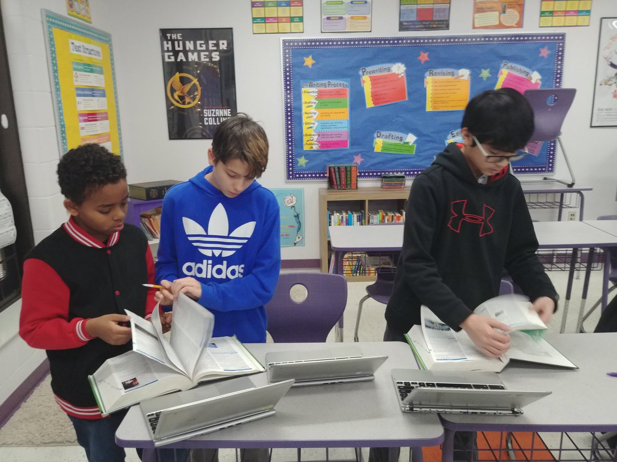 ChesserWRMS's tweet image. &quot;We takin&apos; it back to the old school, cause I&apos;m an old fool, whose so cool&quot; Working with partners and getting down with Dictionaries today. Whoomp there it is! #PrideInOurPack #reynproud #tagteam #TeamRainier