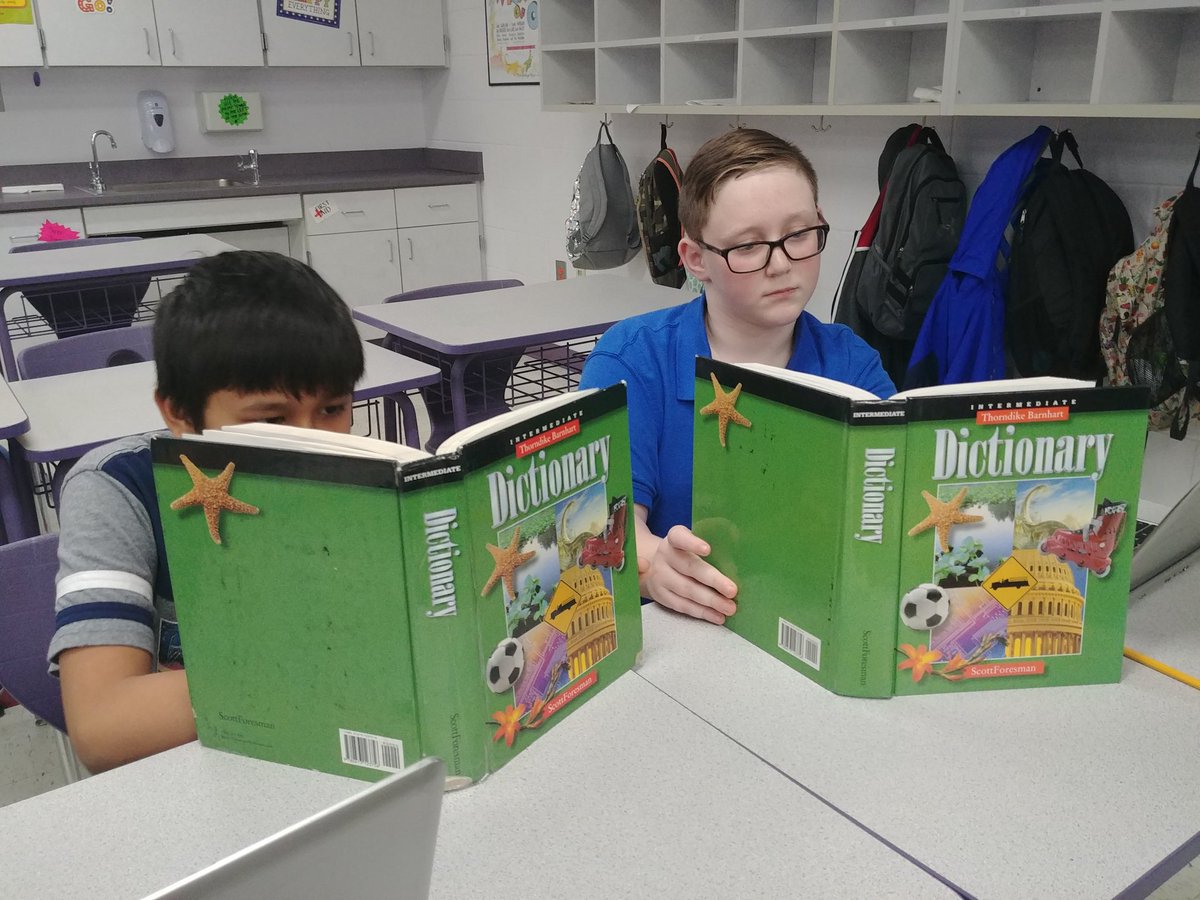 ChesserWRMS's tweet image. &quot;We takin&apos; it back to the old school, cause I&apos;m an old fool, whose so cool&quot; Working with partners and getting down with Dictionaries today. Whoomp there it is! #PrideInOurPack #reynproud #tagteam #TeamRainier