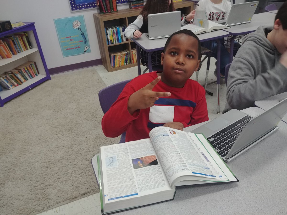 ChesserWRMS's tweet image. &quot;We takin&apos; it back to the old school, cause I&apos;m an old fool, whose so cool&quot; Working with partners and getting down with Dictionaries today. Whoomp there it is! #PrideInOurPack #reynproud #tagteam #TeamRainier