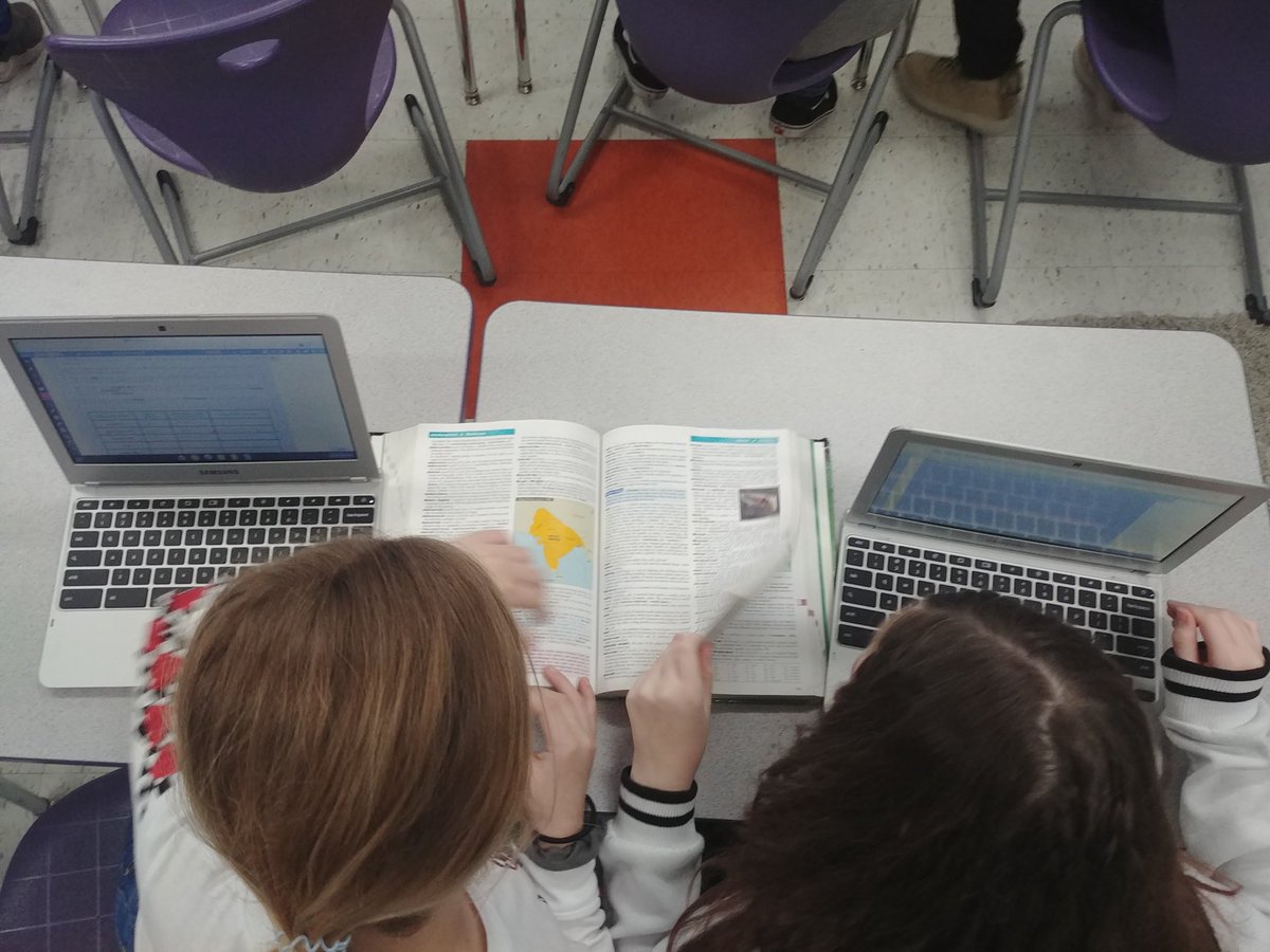 ChesserWRMS's tweet image. &quot;We takin&apos; it back to the old school, cause I&apos;m an old fool, whose so cool&quot; Working with partners and getting down with Dictionaries today. Whoomp there it is! #PrideInOurPack #reynproud #tagteam #TeamRainier
