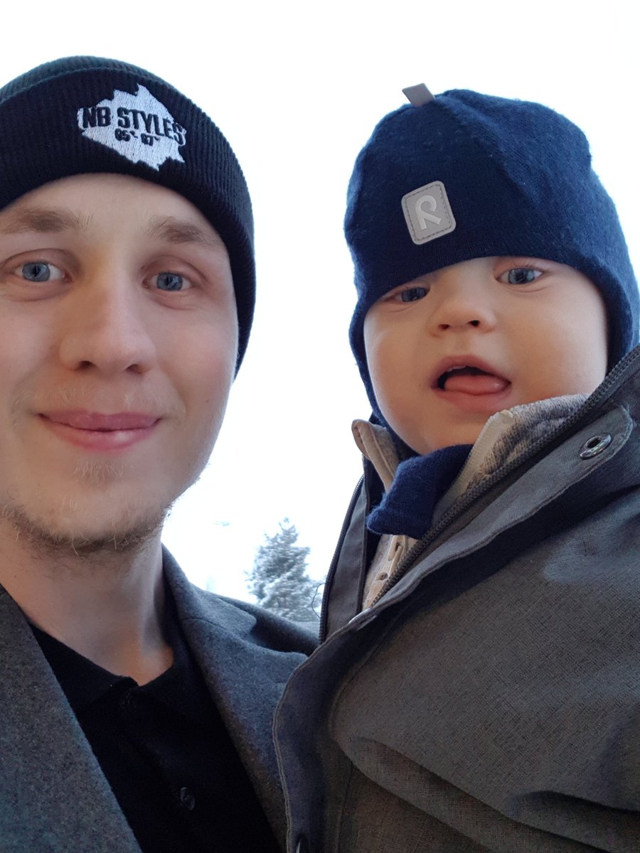 Bergluund23's tweet photo. När man fryser lite så tar man på sig en @norrbottenstyle mössa! Men vart beställer man en åt sitt barn @callebehm ? #lokalt https://t.co/nUf5Ui5hAP