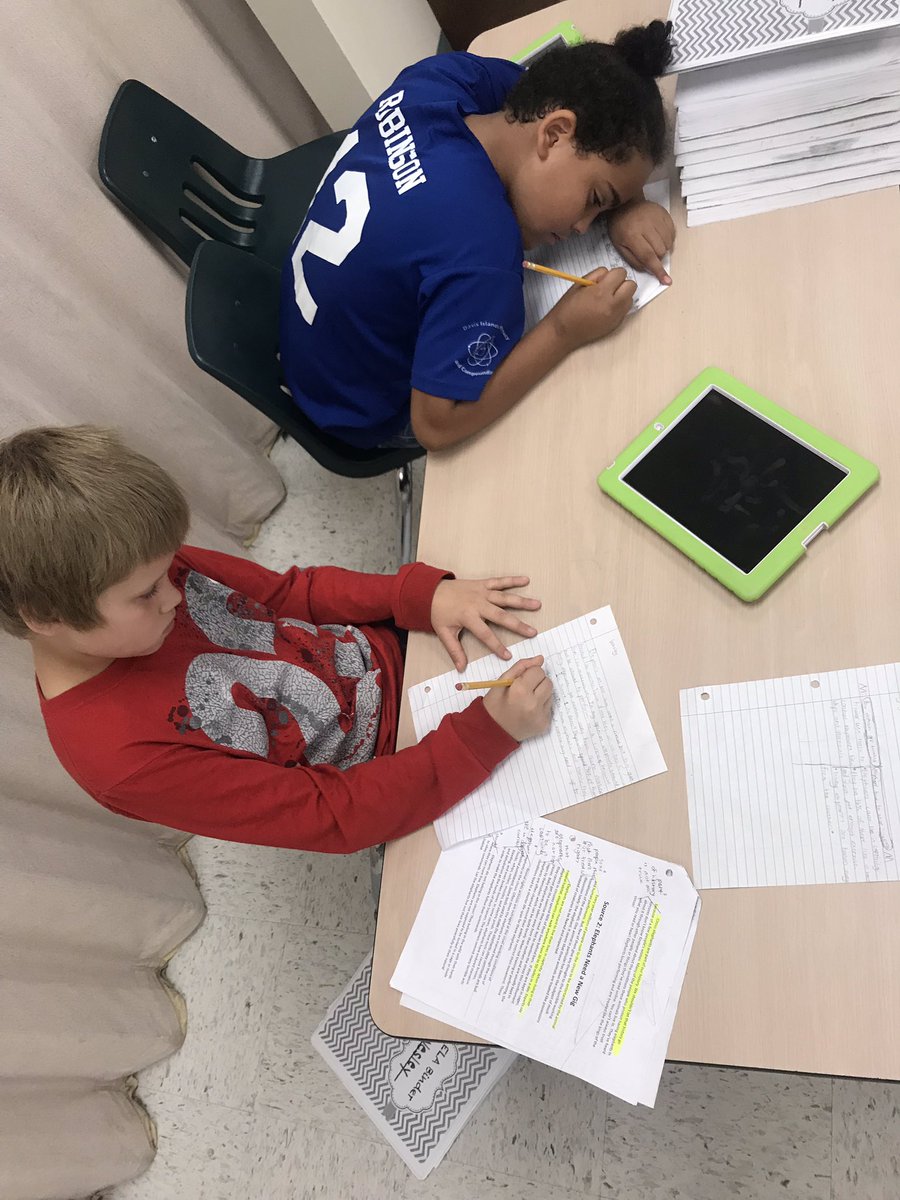 NAnderson_EDU's tweet photo. Our writers are hard at work! #sunrayscores #pascoschools https://t.co/XoMwF2YxiS