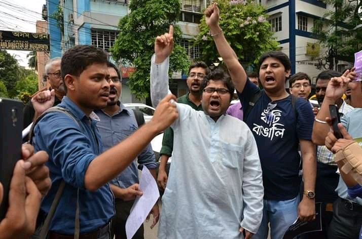 সৃষ্টি জানায় স্রষ্টাকে,
#বাংলাপক্ষ জানায় বাঙালির ভরসাকে,
শুভ শুভ শুভ দিন।
গর্গ চট্টোপাধ্যায়ের জন্মদিন।
এই আনন্দের দিন আবার আসুক,
বাংলার ভবিষ্যত জ্বলজ্বল করুক।
#জয়বাংলা <a href="/GargaC/">Garga Chatterjee</a> <a href="/GargaC_/">Garga Chatterjee Fan's Club</a> 
@Dipanjan_A @mcavoyed2 @SBanerjee7775
@anushkar8017 <a href="/saheli2016/">🇮🇳 সহেল sahel</a> <a href="/BodhSays/">Bodhisattwa|বোধিসত্ত্ব</a> @m_for_moriarty
