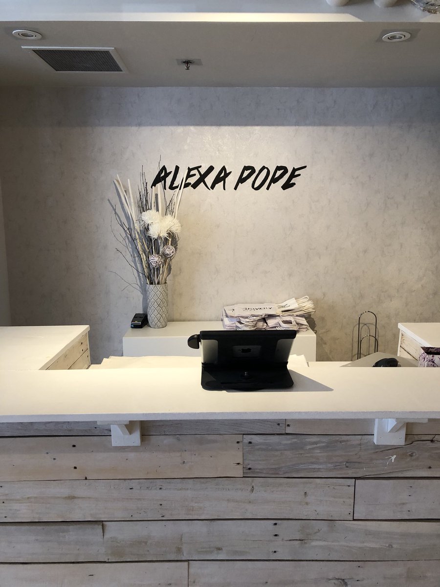 AlexaPope.com tweet media