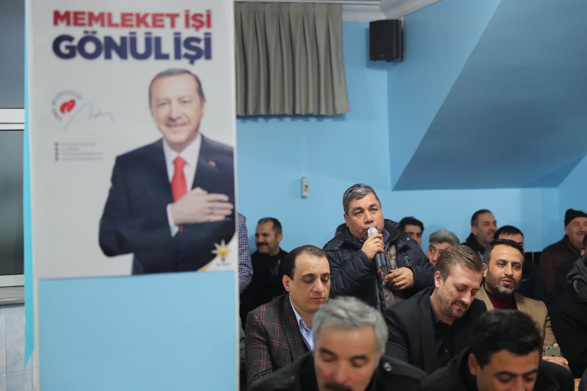 Önce millet önce memleket diyerek Bağcılarımızı mahalle mahalle geziyor vatandaşlarımızı dinliyoruz.

Mahalle Buluşmaları kapsamında bu akşam, Demirkapı ve Yeni Mahallemizdeydik. 

#MemleketİşiGönülİşi

<a href="/bayramsenocak/">Bayram Şenocak 🇹🇷</a> @salihcagdas <a href="/ismet_ozturk/">İsmet Öztürk 🇹🇷</a>