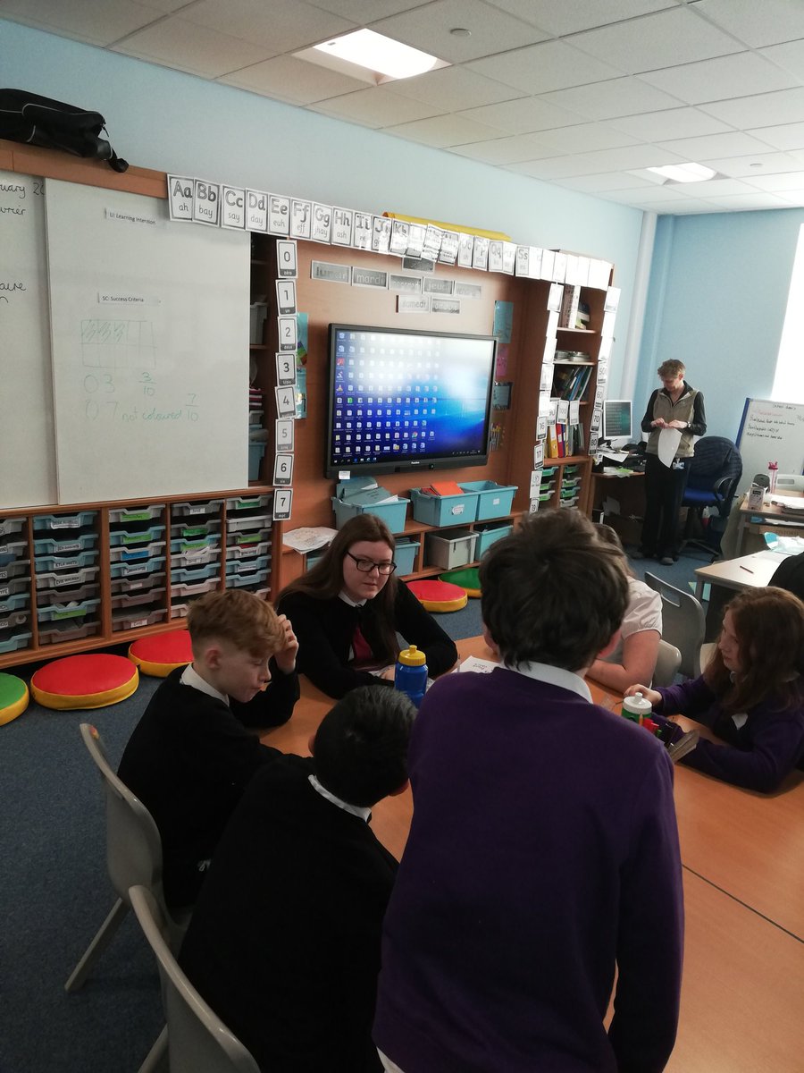 Harris_Achieve's tweet photo. First session at Tayview today, our peer educators did an amazing job and the p7s @Tayviewps1 were so well behaved. @TheCornerDundee @harrisacdundee #peereducation #healthytransitions https://t.co/oaYUtfIwDc
