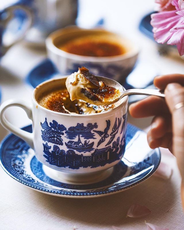 Ooo I long for you, Oolong tea creme brûlée. (Sorry I had to with the corny food pun). Vanilla creme brûlée is fine and all but infusing your custard with tea elevates the creme brûlée into something unexpectedly divine. I also love using Earl Grey, whic… bit.ly/2HVMZqs