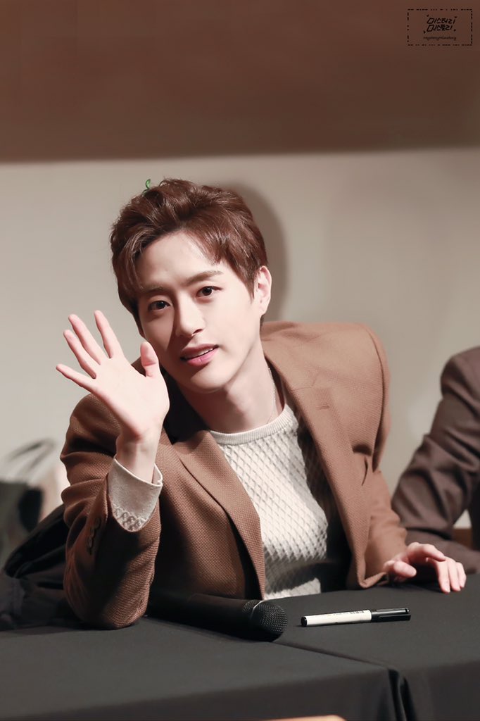 MysteryMinstory's tweet photo. @Minwoo0208 
생일 축하해. 우리 민우오빠.
그리고 여전히 너무 사랑하고 보고싶다.
아주 많이.
꼭 잘 지내줘. 또 보자. 우리.

#서민우 #백퍼센트 https://t.co/Y75tbpfrt4