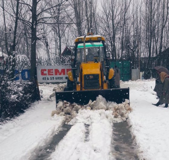 Snow Clearance at Magraypora Road sopore