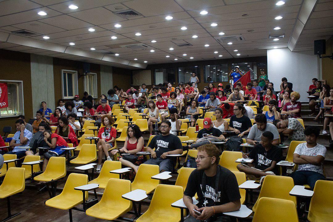ubesoficial's tweet photo. Falamos das ameaças ao desenvolvimento dos jovens, o desmantelamento das leis trabalhistas, o fim do Ministério do Trabalho e a Reforma da Previdência que inviabiliza o futuro de suas aposentadorias. #4ENG #UBESnaBienal
📸 FOTOS : Nayara Lourenço - CIRCUS da UBES https://t.co/kI93dtmFtF