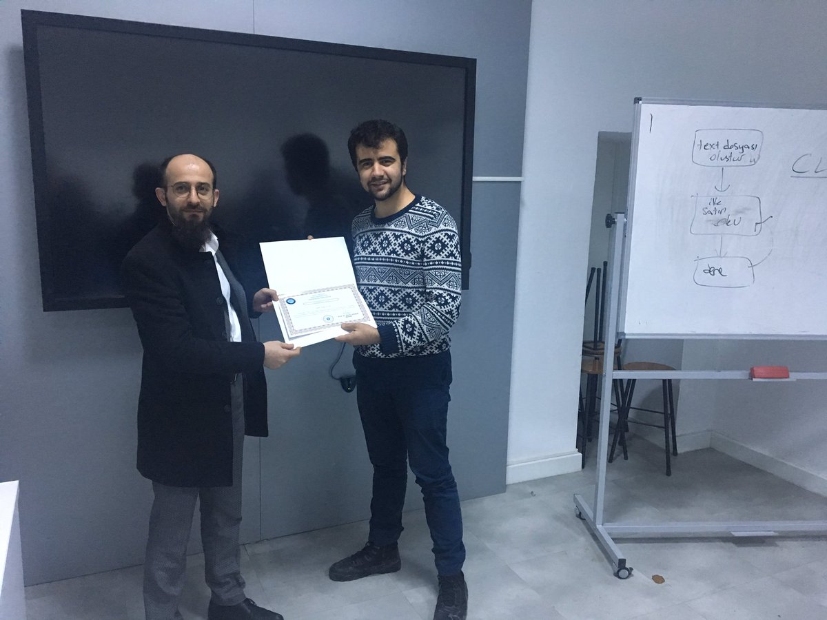 gazisiber's tweet image. #Cyberio Hackercamp adlı etkinliğimizin 4. gününü tamamladık. Vermiş olduğu eğitimden dolayı Sayın Eyüp Çelik’e teşekkür ederiz. #priviasec #gazisiber ———————————————@mindspoof ve Topluluk başkanımız @Muratyildiz6606