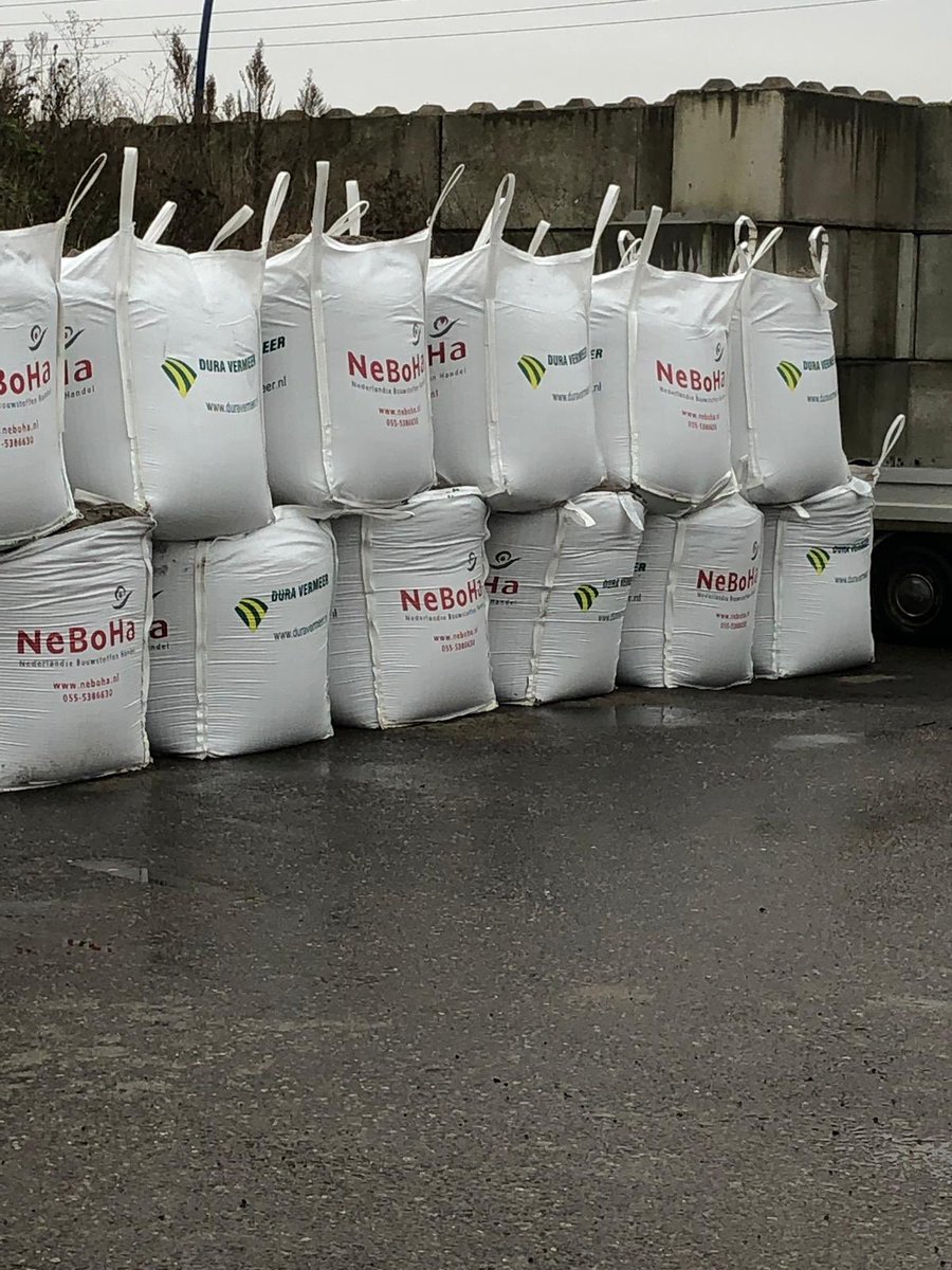 TonnieRoording's tweet photo. Nieuw bij @DuraVermeer reststoffen Nijmegen. Big bags met diversen materialen.#vulzand#menggranulaat#betongranulaat. @NEBOHA https://t.co/VOw8fuqklg