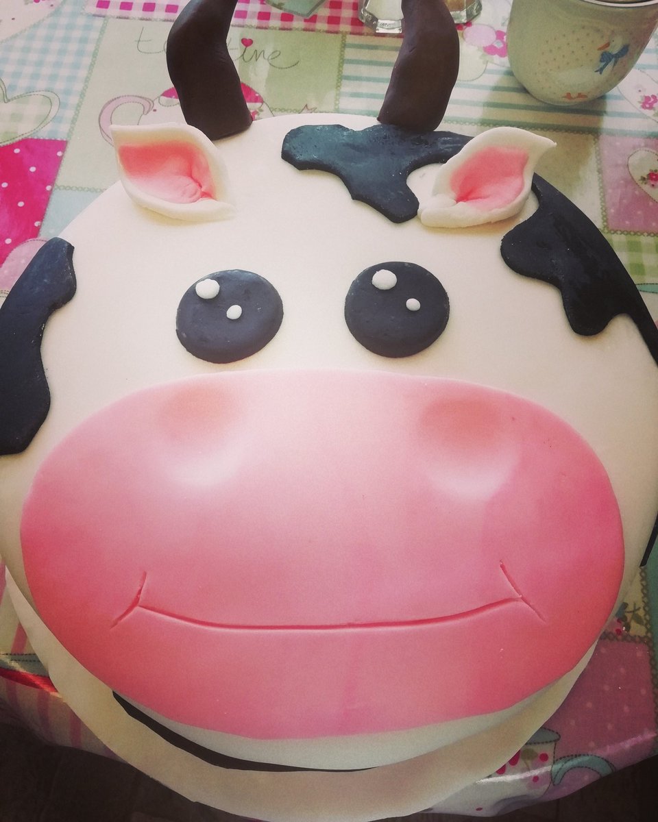 Happy cow cake 🐮 the gentleman this was made for is the fantastic age of 102 😁 #moocow #farmerlife #102yearsold