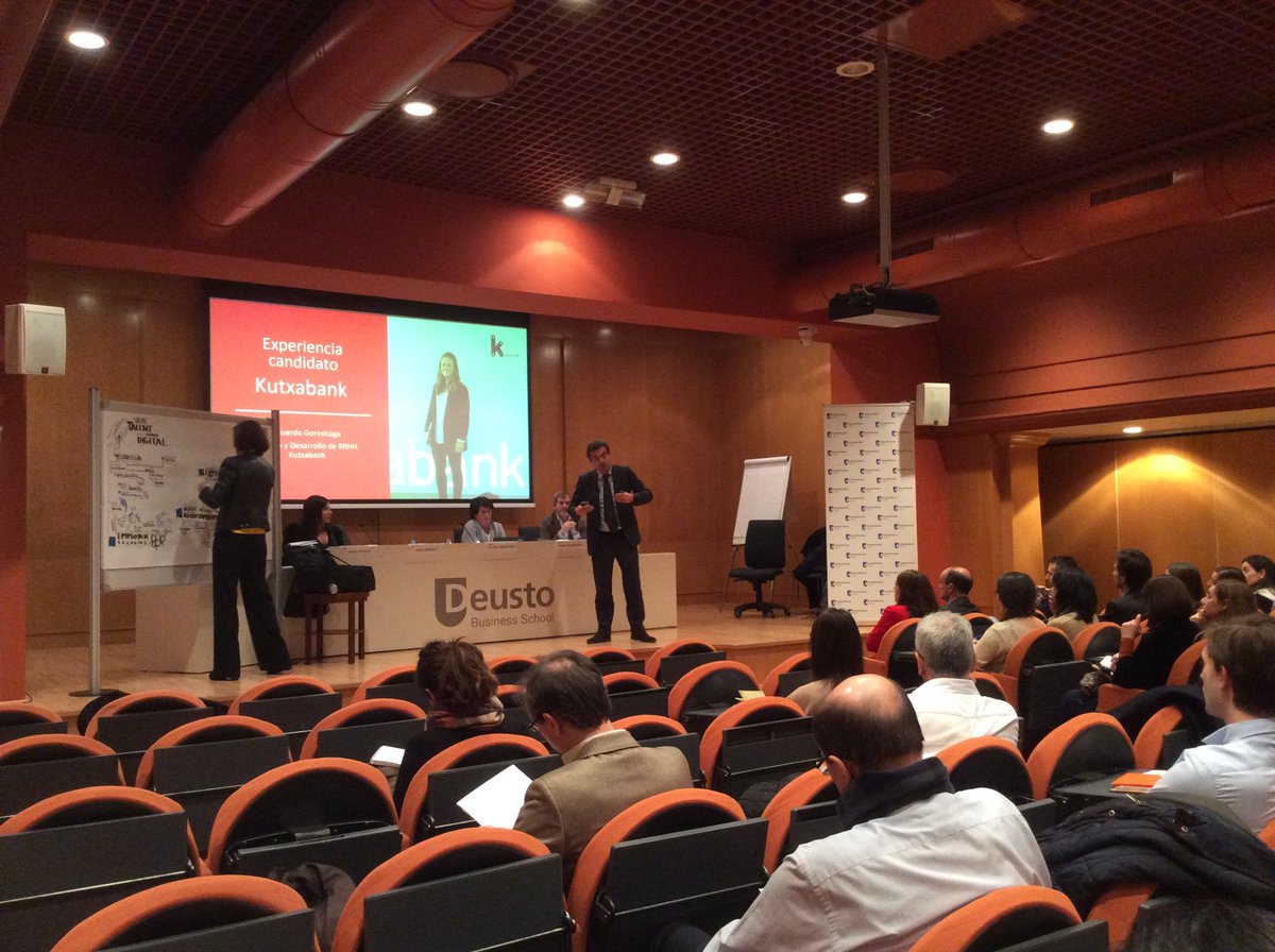 También viene desde @kutxabank Eduardo Gorostiaga para hablar de la captación del talento y sus procesos en su entidad financiera #socialtalent