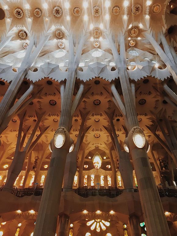 andreafellman's tweet image. A look inside La Sagrada Familia buff.ly/2WHeTd8 A kaleidoscope of colors! #barcelona #barcelonaguide #wanderlustliving #gaudi #sagradafamilia