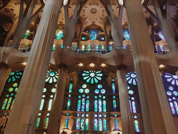andreafellman's tweet image. A look inside La Sagrada Familia buff.ly/2WHeTd8 A kaleidoscope of colors! #barcelona #barcelonaguide #wanderlustliving #gaudi #sagradafamilia