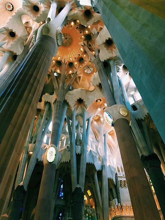 andreafellman's tweet image. A look inside La Sagrada Familia buff.ly/2WHeTd8 A kaleidoscope of colors! #barcelona #barcelonaguide #wanderlustliving #gaudi #sagradafamilia
