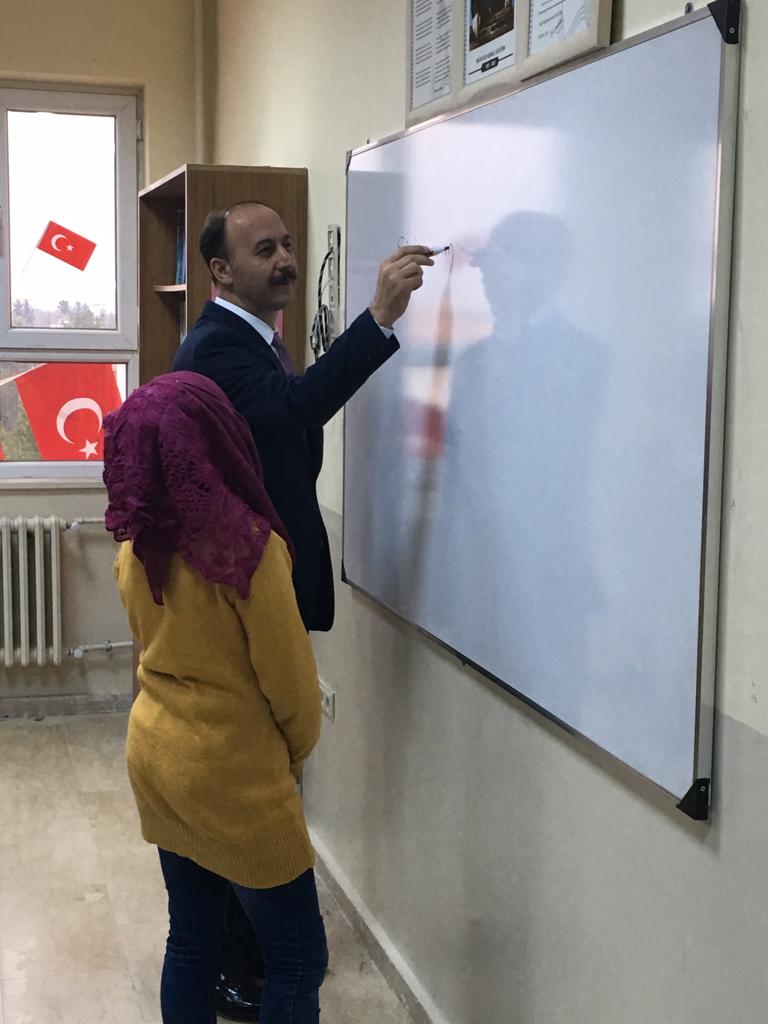 #EğitimdeDirilişAkçakale
Sayın valimiz öğrencilerimizle
<a href="/ziyaselcuk/">Ziya Selçuk</a>
<a href="/Abdullah_Erin47/">Abdullah ERİN</a>
<a href="/serafettinturan/">Şerafettin TURAN</a>
@UrfaMem