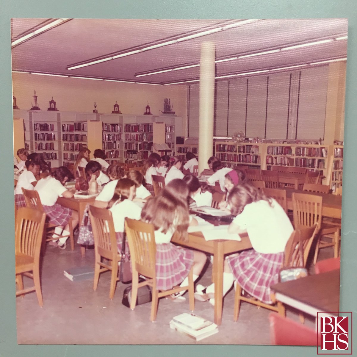 BishopKennyHS's tweet image. Remember when the Demetree Learning Commons was a library with shelves full of books? #TBT #throwback #rollwiththechanges #technology #books #KennyPride