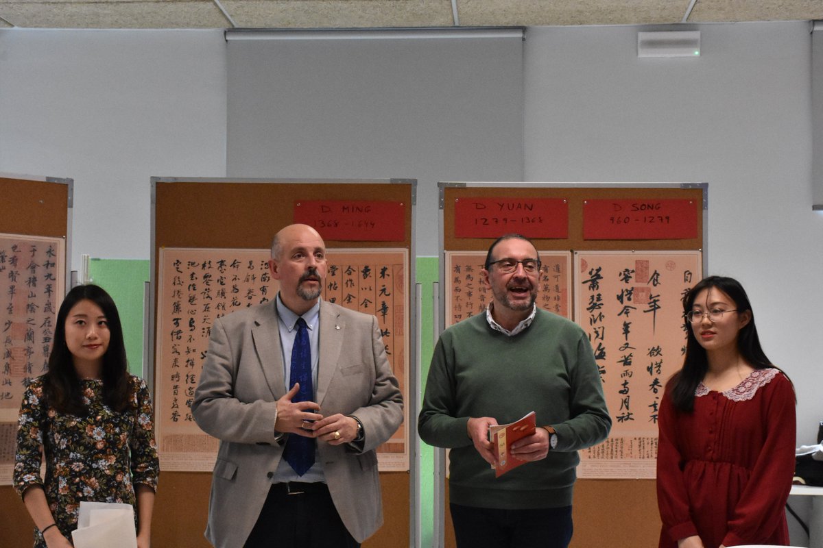 confucioule's tweet photo. El 6 de febrero, las profesoras voluntarias del Instituto Confucio de la Universidad de León llegaron a la Universidad de Oviedo para iniciar un evento de Caligrafía China. Esta actividad cuenta con una participación activa de los alumnos y miembros de la comunidad. https://t.co/OCjvzxVpaZ