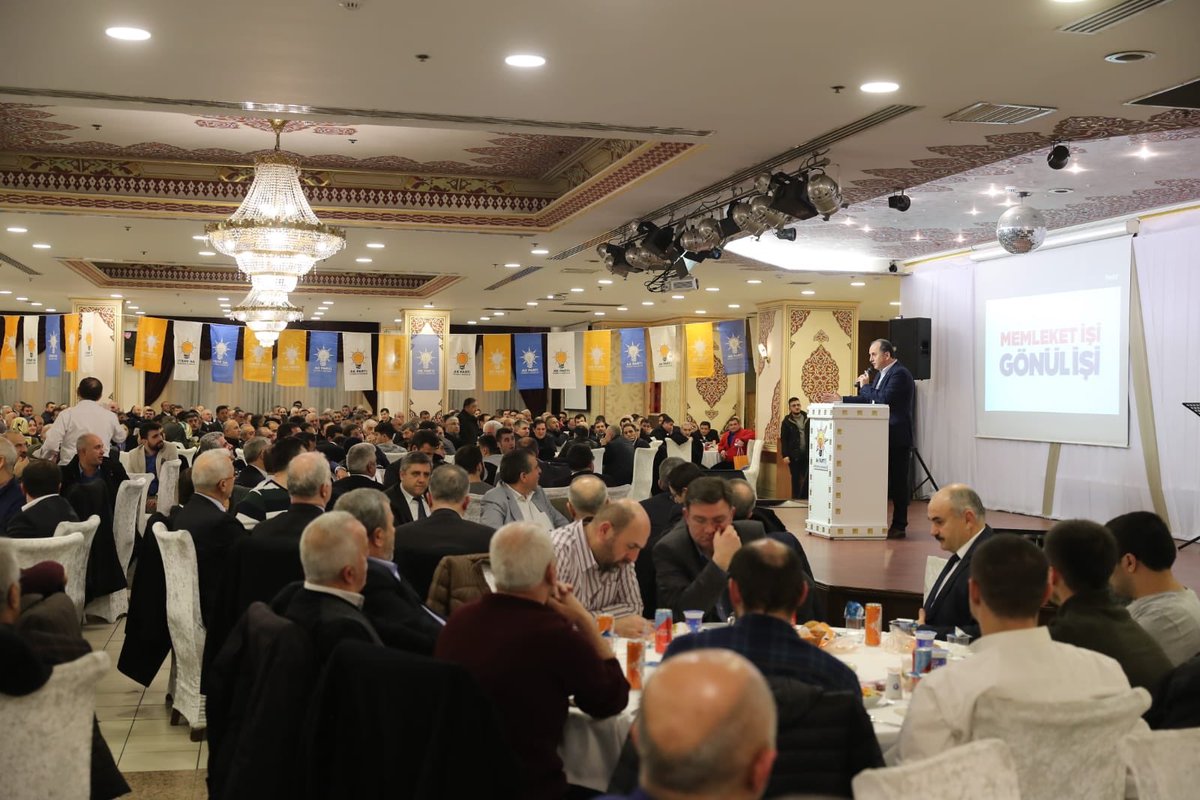 Cumhurbaşkanımızın da dediği gibi “Misyonumuz hizmet, misyonumuz halkımızın refahı” bilinciyle hareket ediyor, toplumumuzun her kesimiyle Bağcılarımızın geleceğini inşa ediyoruz.
Bu akşam <a href="/akbagcilar/">AK Parti Bağcılar</a> teşkilatımızın ev sahipliğinde ilçemizdeki STK ve kanaat önderleri ile buluştuk.