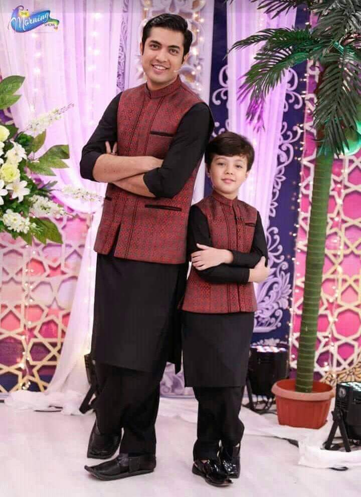 khizra_dar's tweet image. پہلاج اور پہلاج کے بابا۔۔۔💕💫
#SameStyle
#Like_Father_Like_Son
Iqrarulhassan with future Super🌟 #Pehlaajhassan (InshaAllah)