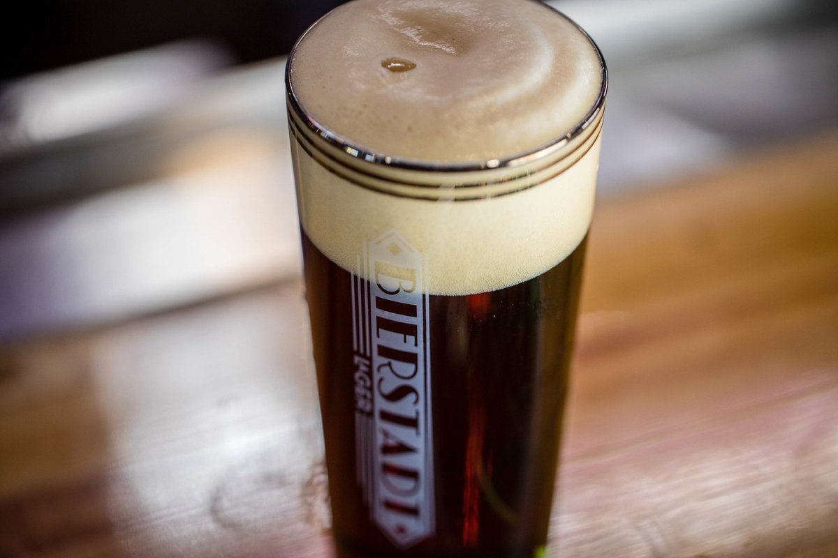 Dark, snowy winter nights call for dark(er) beer. Enter @bierstadtlager Dunkel, served in a tall twisted half liter glass.
#dunkel #lagerhard #drinkrino