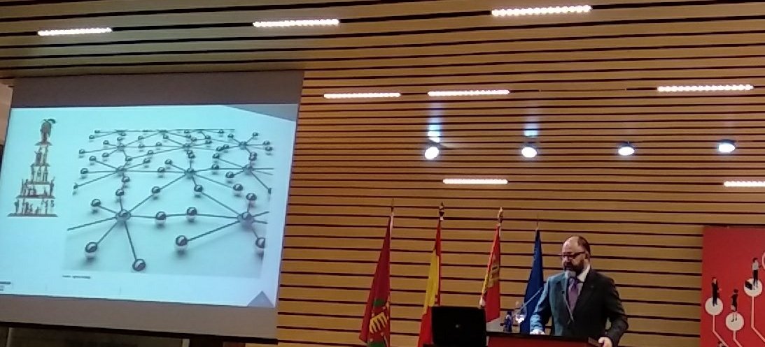 cluster_facyl's tweet photo. #8ideascyl19  @rnconsulting_es "El que no vaya deprisa desaparecerá. El pez rápido se come al lento" https://t.co/OP6awEbN0a