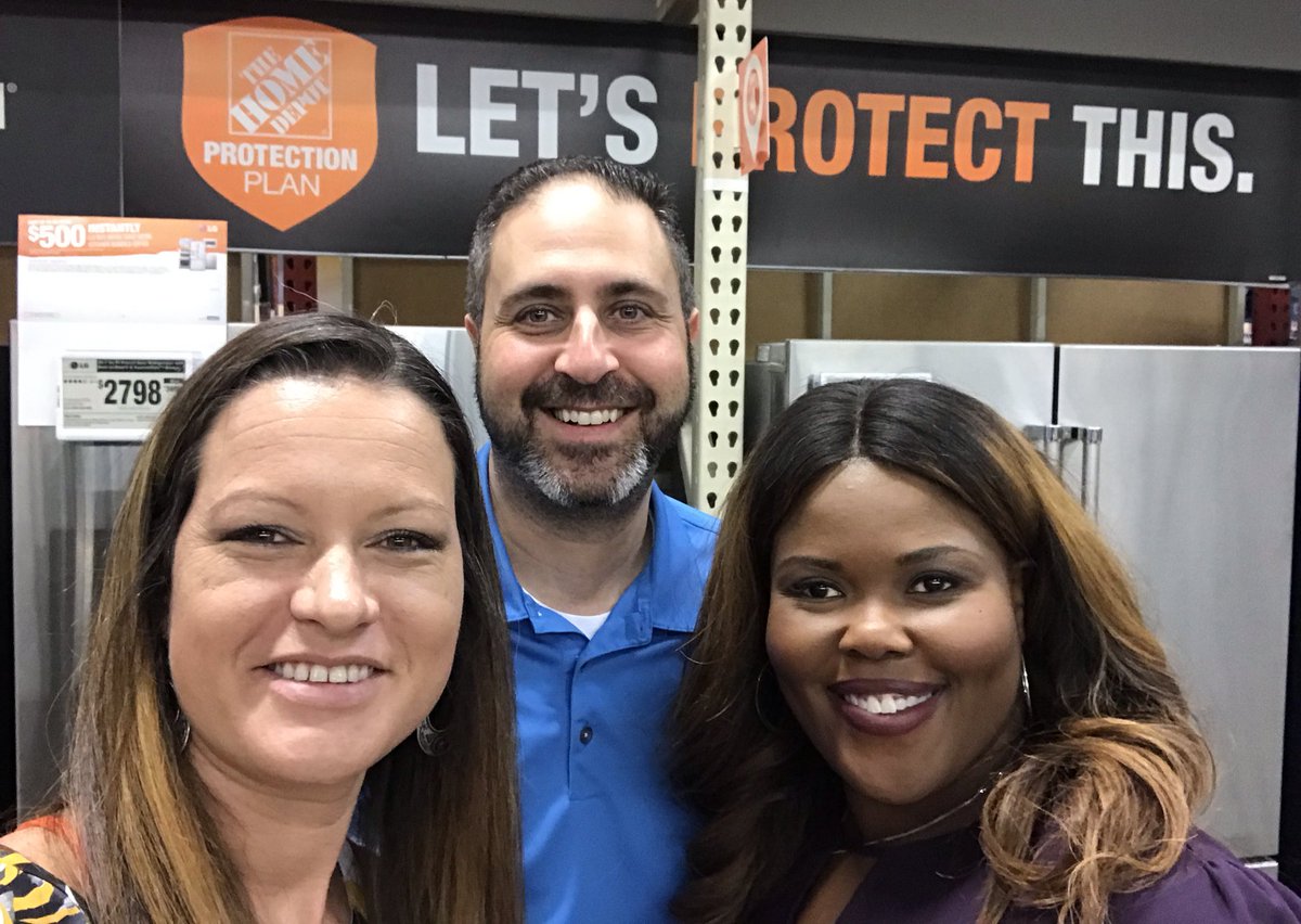 sgaskinshd's tweet photo. Shayla & David representing for Asurion with a day of teaching and training on the value of HDPP’s so we can create wealth for our associates. We have the BEST protection plan around. #oursisbetterthanyours #margin #letsprotectthis @asurion_hdpp_se @asurion_hdpp_sw https://t.co/8jqP7Bf1LK