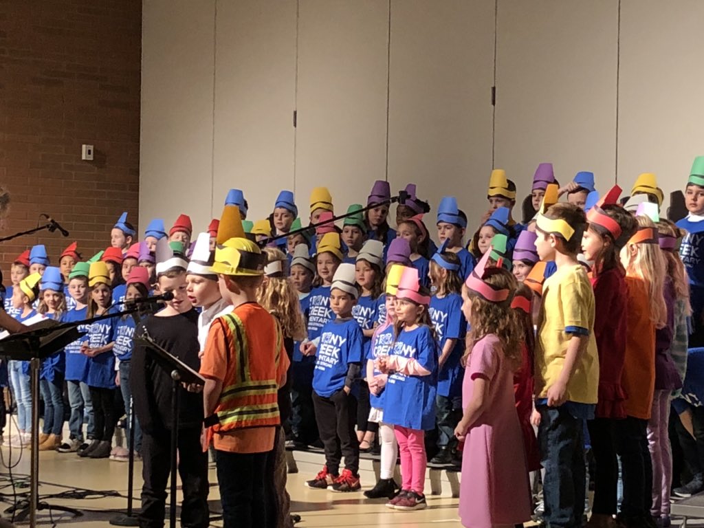 Great First grade #SCmustangs music progam <a href="/MConfer2/">Michelle Confer</a> sharing message about acceptance regardless of how we are different #ProudPrincipal #Inclusion <a href="/NobDiversity/">Noblesville Diversity Coalition</a> <a href="/NobSchools/">Noblesville Schools</a>