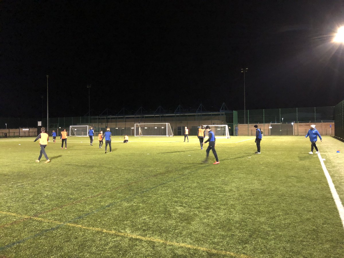 danwhite33's tweet photo. Training over for the week for our @GranthamAcademy U15s squad. Next up our weekend trip to @BirminghamRTC for our @JnrPremLeague u15s shield match. #beagingerbread #thegingerbreads @granthamtownfc https://t.co/kZ2c3GwNAi
