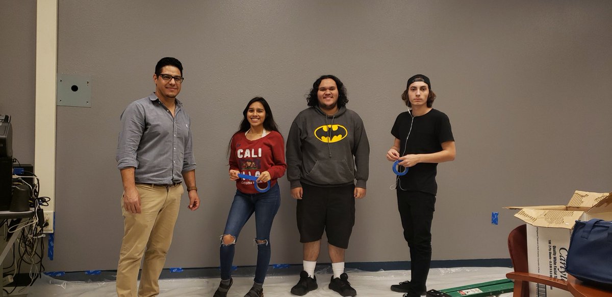 Desigo13's tweet photo. OHS Students are enjoying the creative opportunity to work on a new mural located inside our Go Center, alongside their favorite art teacher, Mr. Acosta. #TeamSISD #OptionsHighSchool @Options_HS @AZubia_OHS @astewa01_OHS https://t.co/PI0RsjX23z