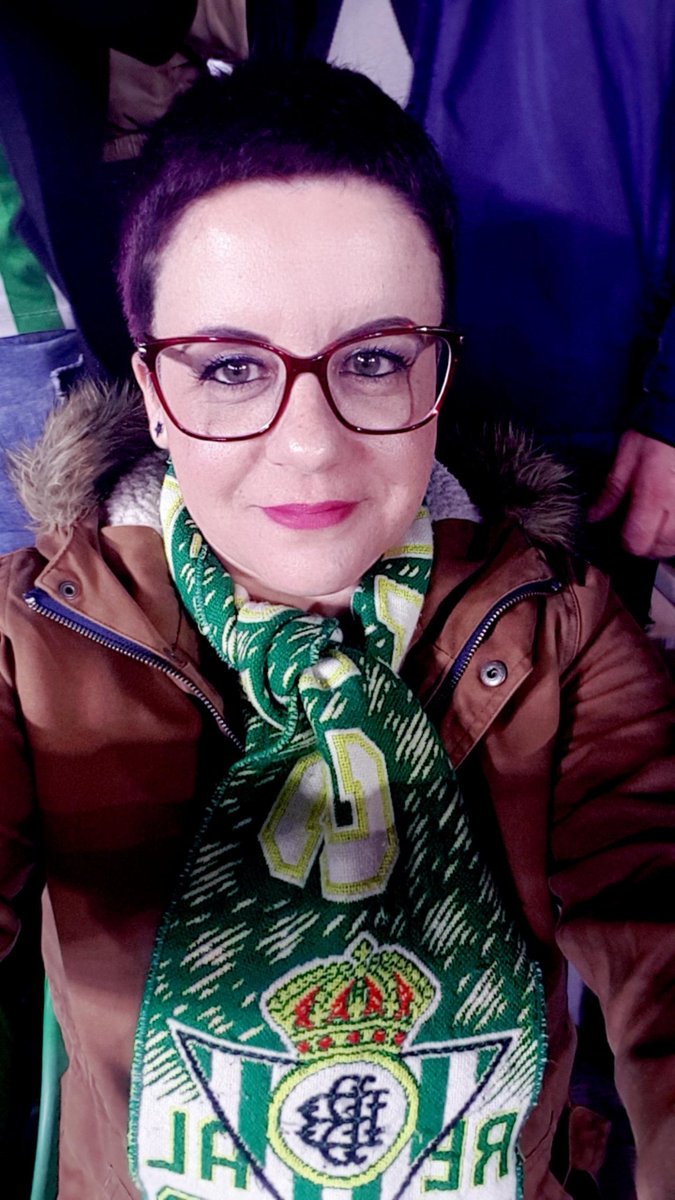 OcranSanabu78's tweet photo. Y yo que me las prometía tan feliz...Betis de mi vida...Pero aún nos quedan 90 minutos!!! Mantengo la fe...💚💚💚💚 @RealBetis #RealBetisVCF #CopaDelRey https://t.co/QcpbZbDDKz