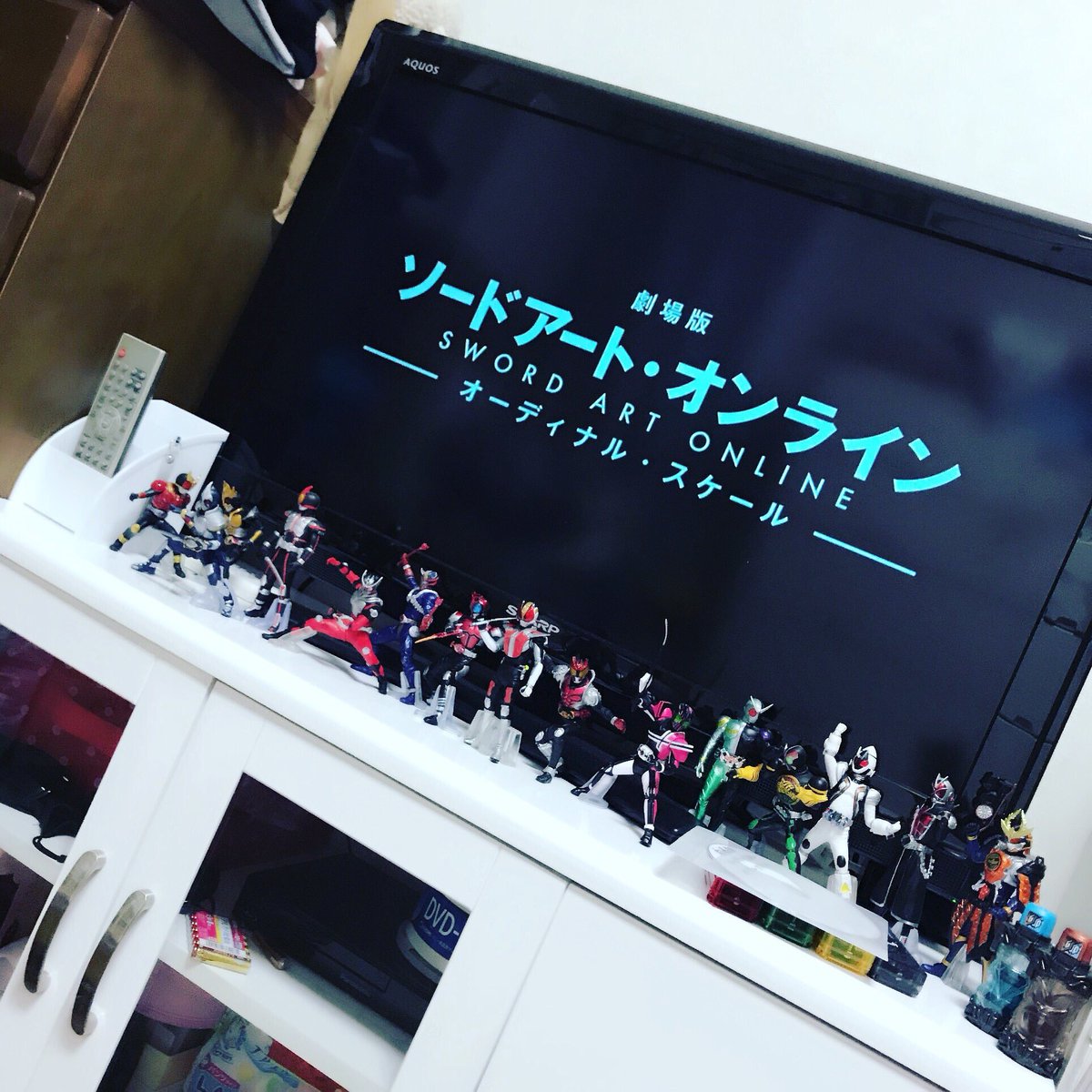 minatoo96's tweet photo. 軽く自己紹介✨
仮面ライダー大好き23歳
ファイズ推し😊💕
好きを伝えるために過去ツイから写メ引っ張ってきました！
玩具類綺麗に飾りたいが娘ちゃん遊ぶ為暫くは積み重なったままです💦

#特オタ 
#特撮女子 
#特撮女子と繋がりたい 
#特撮好きと繋がりたい 
#仮面ライダー好きと繋がりたい https://t.co/mVqM1xdQRZ