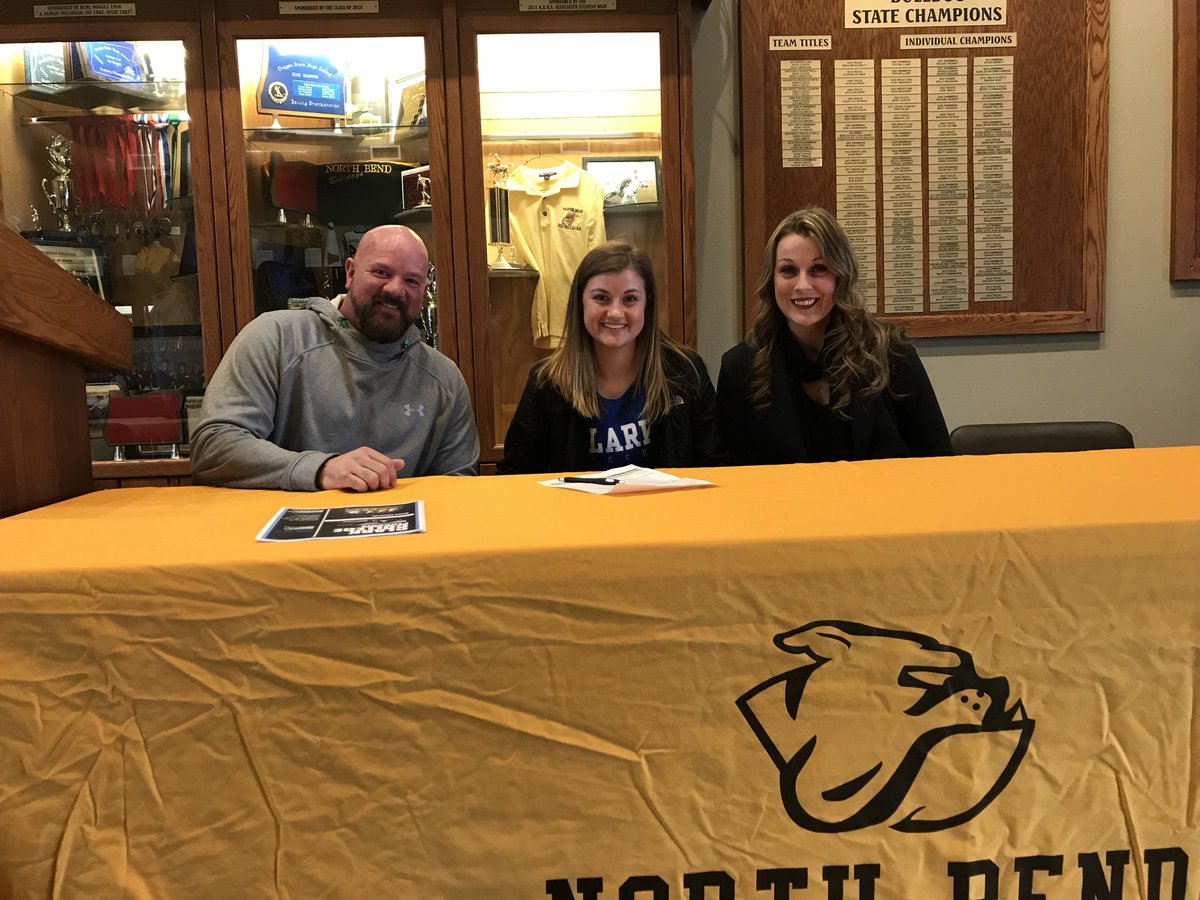 jguntherworld's tweet photo. Congratulations to North Bend’s Haley Edwards, who signed her letter of intent to play soccer for Clark today #coospreps #Nwac https://t.co/8MWXwz73tR